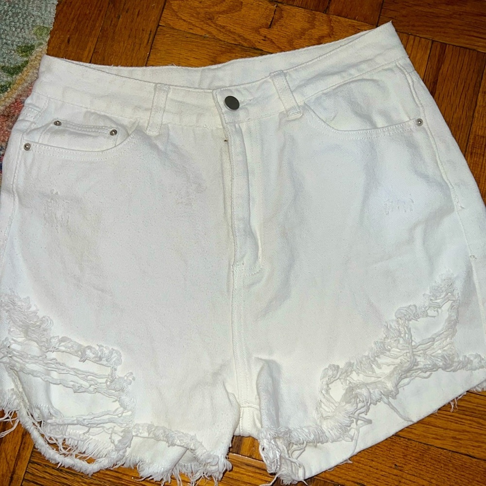by egreis white shorts size: L